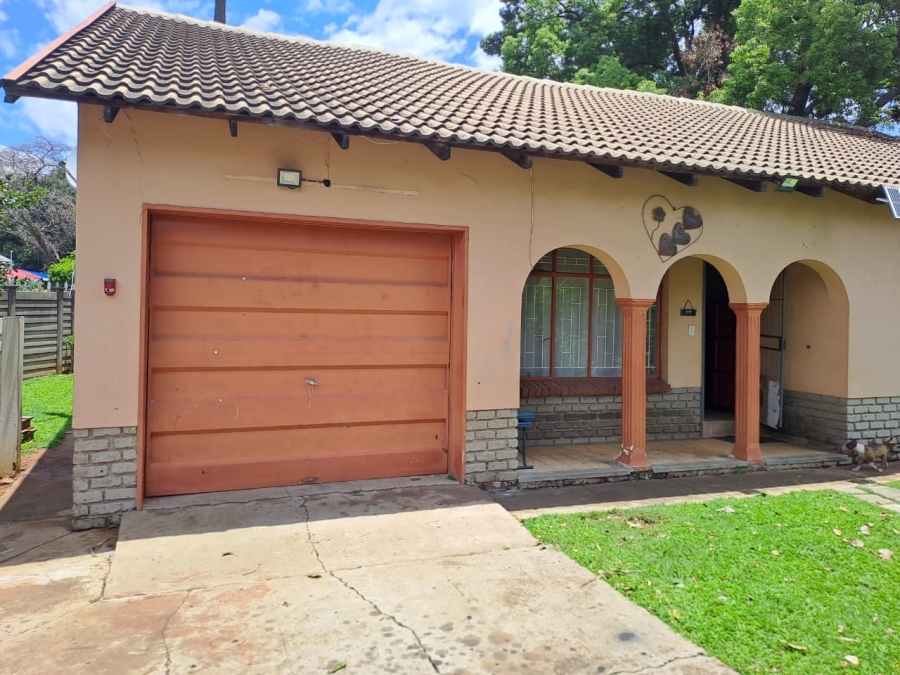 4 Bedroom Property for Sale in Oos Einde North West